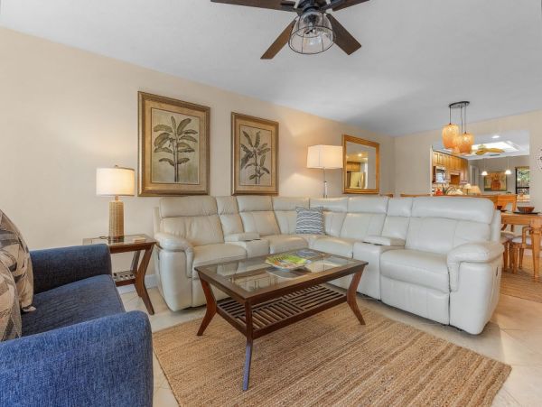 Cape Coral Beautifully Appointed 2-Bedroom Condo