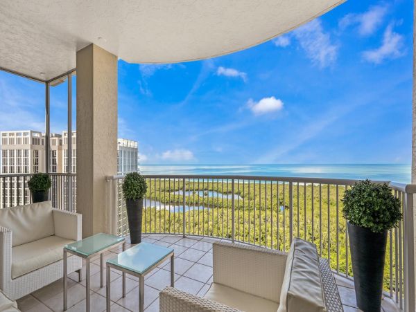 Private Beachfront Dining Exclusive Naples Three Bedroom
