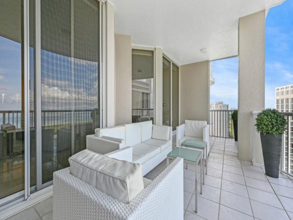 Private Beachfront Dining Exclusive Naples Three Bedroom