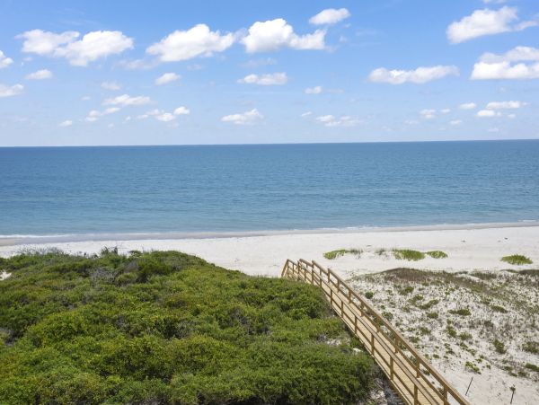 Elegant Beachfront Escape with Private Pool & Gulf Views in St. George Island Hot Tub Beach