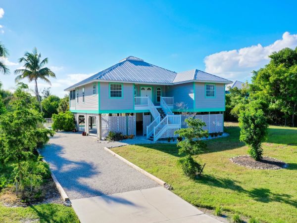 Sanibel Island Vacation Home with Pool and Beach Access