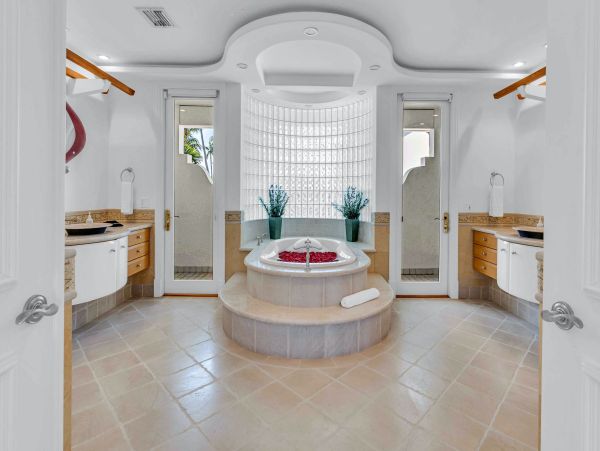 Exclusive Five Bedroom Fort Lauderdala Vacation Home