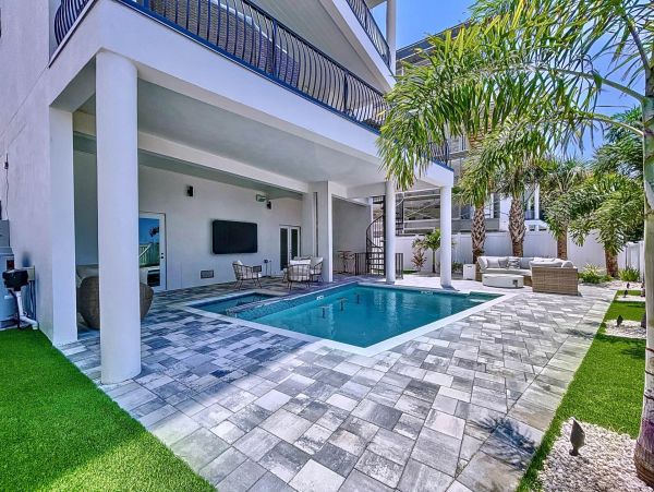 Gulf Front Vacation Rental with Private Pool & Jacuzzi Luxury Treasure Island Beach House