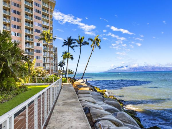 Maui Oceanfront Condo Luxury Beachfront Rental in Kahana