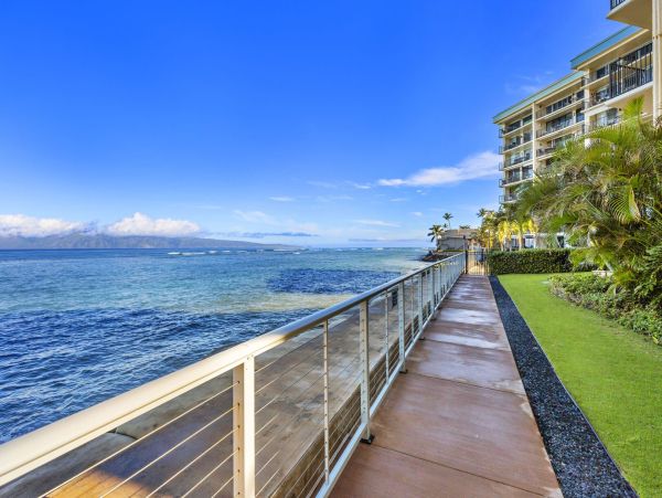 Maui Oceanfront Condo Luxury Beachfront Rental in Kahana