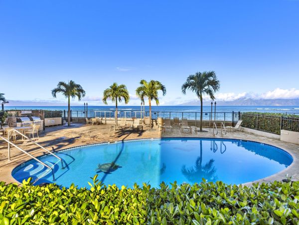 Maui Oceanfront Condo Luxury Beachfront Rental in Kahana