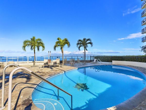 Maui Oceanfront Condo Luxury Beachfront Rental in Kahana