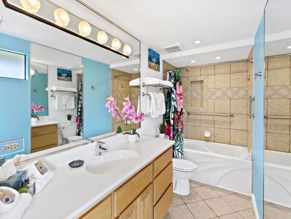 Maui Oceanfront Condo Luxury Beachfront Rental in Kahana