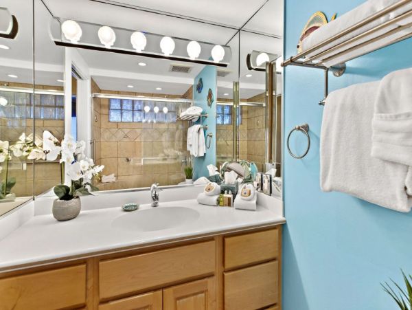 Maui Oceanfront Condo Luxury Beachfront Rental in Kahana