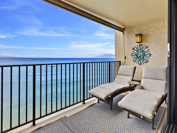 Maui Oceanfront Condo Luxury Beachfront Rental in Kahana