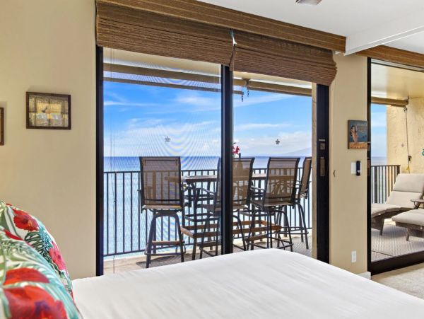 Maui Oceanfront Condo Luxury Beachfront Rental in Kahana