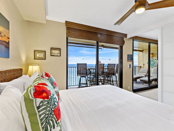 Maui Oceanfront Condo Luxury Beachfront Rental in Kahana