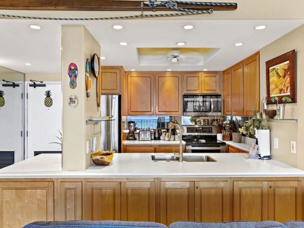 Maui Oceanfront Condo Luxury Beachfront Rental in Kahana
