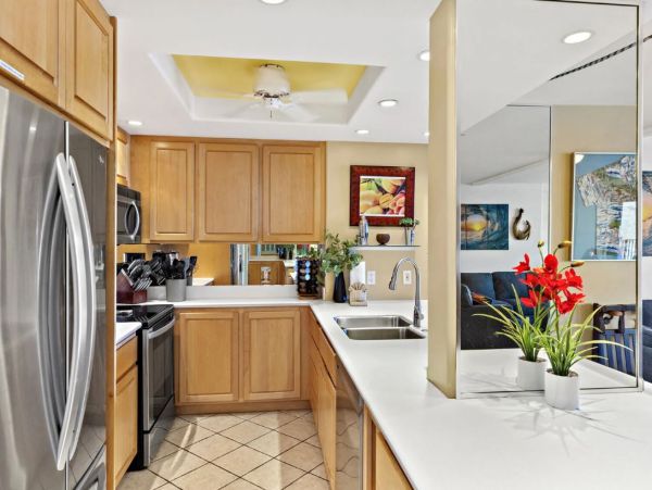 Maui Oceanfront Condo Luxury Beachfront Rental in Kahana