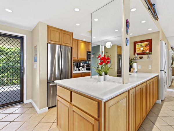 Maui Oceanfront Condo Luxury Beachfront Rental in Kahana