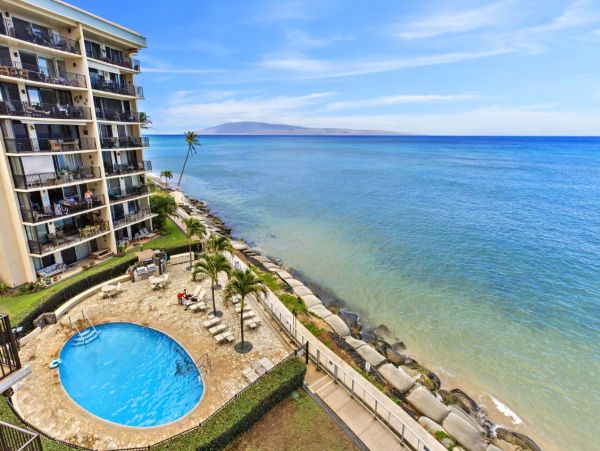 Maui Oceanfront Condo Luxury Beachfront Rental in Kahana