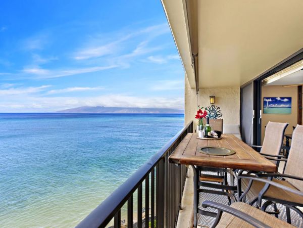 Maui Oceanfront Condo Luxury Beachfront Rental in Kahana