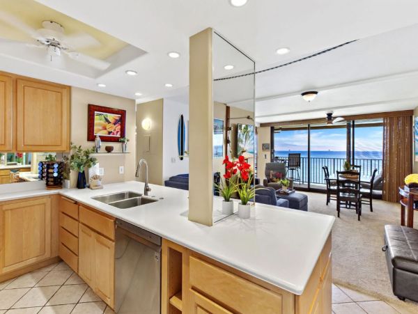 Maui Oceanfront Condo Luxury Beachfront Rental in Kahana