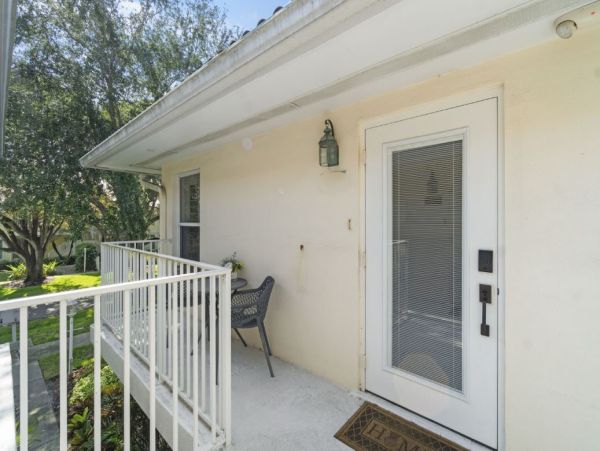 Olde Naples Vacation Rental – Steps to Beach & 5th Avenue