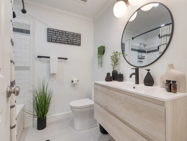 Fort Lauderdale Waterfront Vacation Rental - Luxury 4-Bed Canal-Front Home with Pool