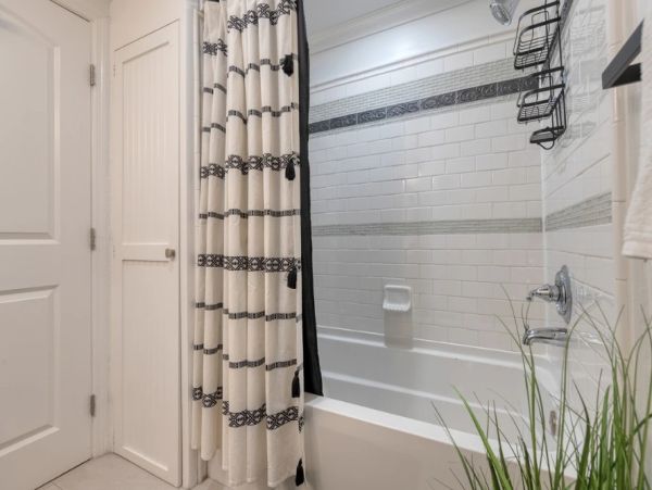 Fort Lauderdale Waterfront Vacation Rental - Luxury 4-Bed Canal-Front Home with Pool