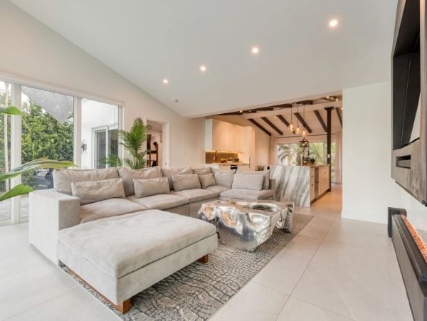 Fort Lauderdale Waterfront Vacation Rental - Luxury 4-Bed Canal-Front Home with Pool