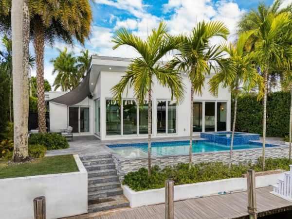 Fort Lauderdale Waterfront Vacation Rental - Luxury 4-Bed Canal-Front Home with Pool