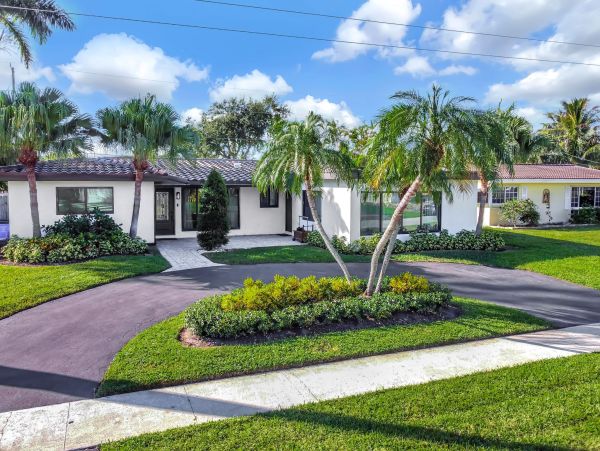 Boca Raton Vacation Rental Five Bedroom with Heated Pool & Near Beach