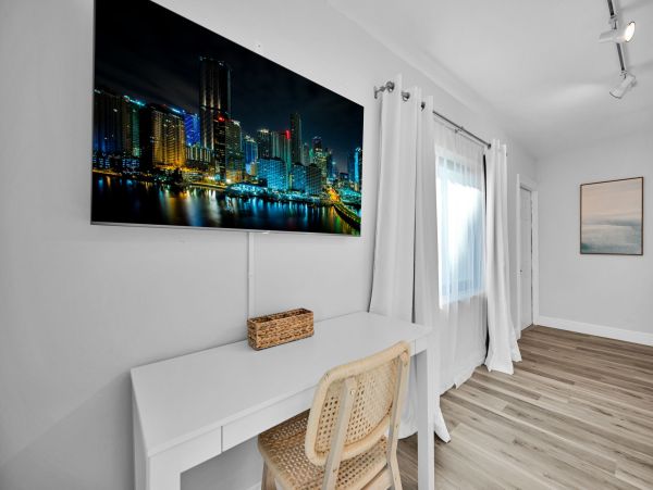 Boca Raton Vacation Rental Five Bedroom with Heated Pool & Near Beach