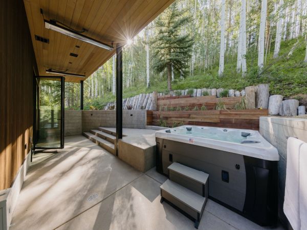 Vail Vacation Rental Luxury 5-Bed Alpine Retreat in West Vail