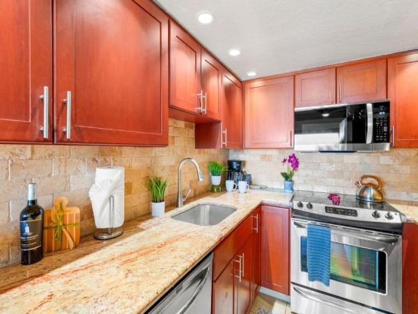 Oceanfront 2-Bedroom Condo in West Maui Ultimate Paradise Retreat