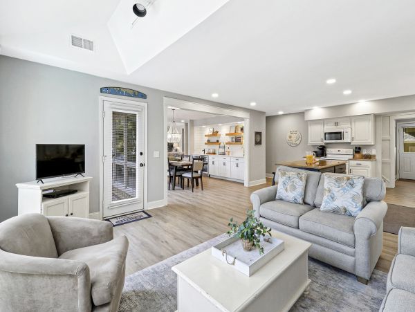 Hilton Head Vacation Rental | Lagoon-Front Beach House with Pool