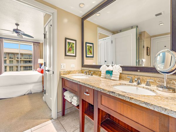 Maui Vacation Rental in Kaanapali Luxury Oceanfront Condo with Resort Amenities