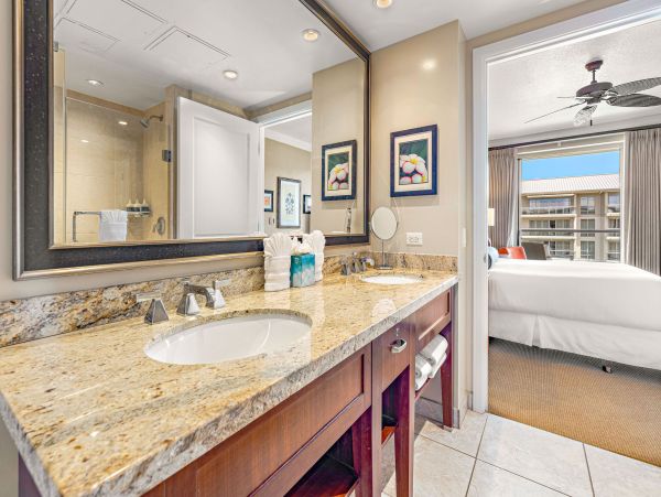 Maui Vacation Rental in Kaanapali Luxury Oceanfront Condo with Resort Amenities