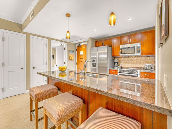 Maui Vacation Rental in Kaanapali Luxury Oceanfront Condo with Resort Amenities