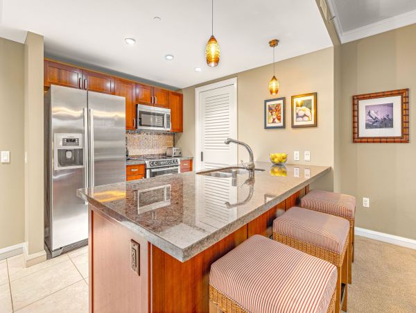 Maui Vacation Rental in Kaanapali Luxury Oceanfront Condo with Resort Amenities