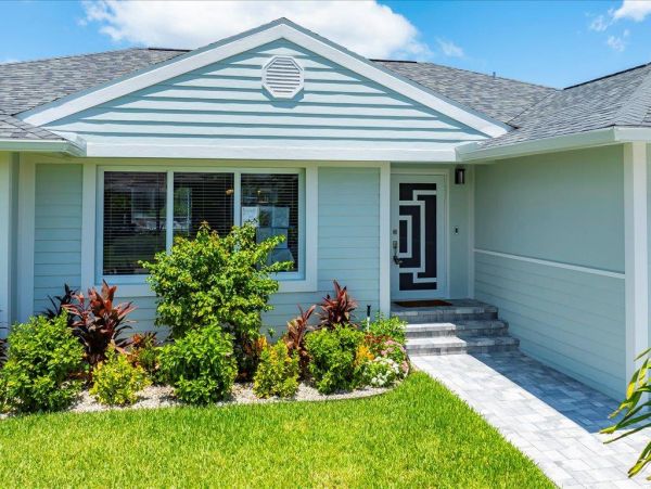 Charming 3-Bedroom Waterfront Vacation Home