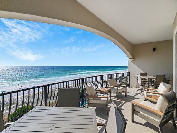 Destin Florida Vacation Rentals | Luxury Beachfront Condo with Pool