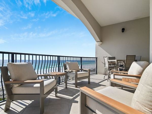 Destin Florida Vacation Rentals | Luxury Beachfront Condo with Pool