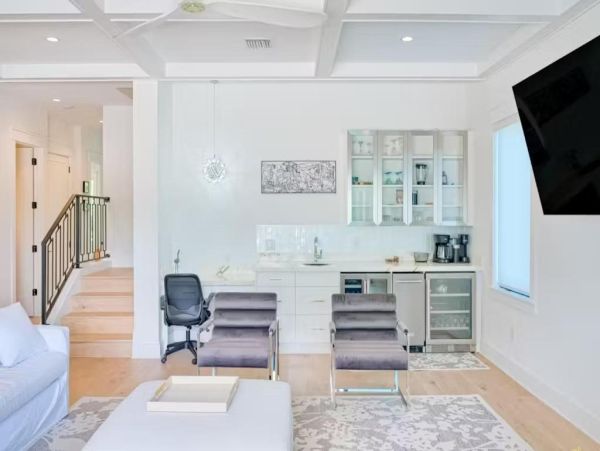 Anna Maria Island Luxury Vacation Rental Beachfront Home with Pool & Rooftop Deck
