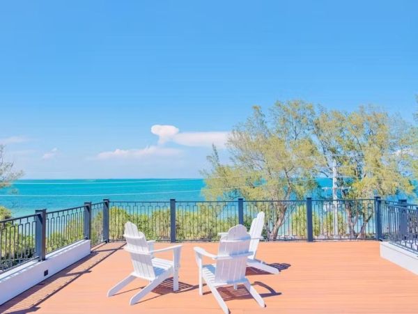 Anna Maria Island Luxury Vacation Rental Beachfront Home with Pool & Rooftop Deck