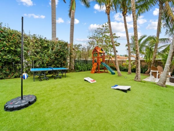 Hollywood Beach Vacation Rental - Seven Bedroom Home with Pool, Jacuzzi & Playground