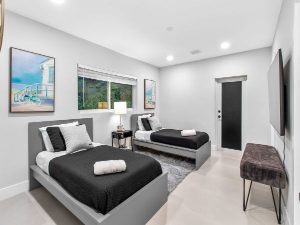 Miami Luxury Villa Rental - Private Pool, Hot Tub & Close to South Beach