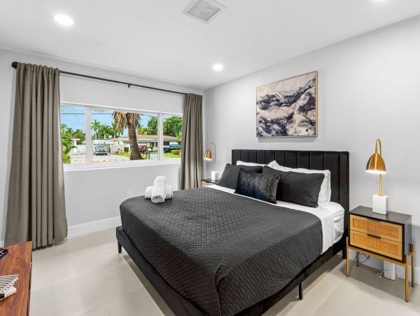 Miami Luxury Villa Rental - Private Pool, Hot Tub & Close to South Beach