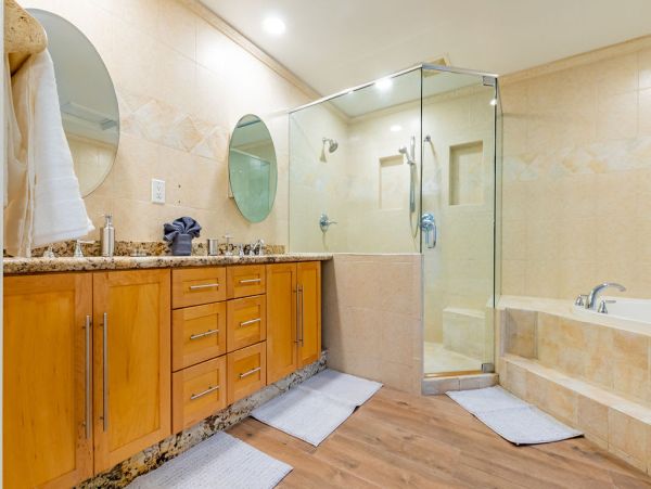 Miami Vacation Rental Lakefront 6-Bedroom Home with Pool & Terrace