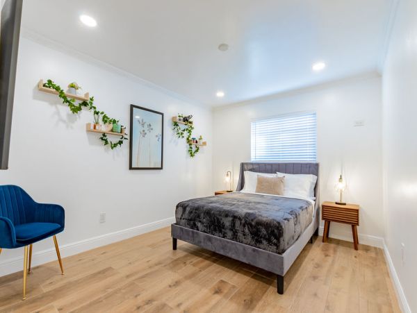 Miami Vacation Rental Lakefront 6-Bedroom Home with Pool & Terrace