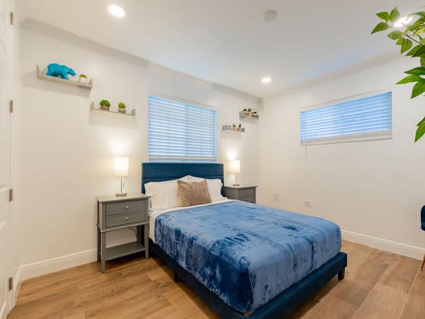Miami Vacation Rental Lakefront 6-Bedroom Home with Pool & Terrace