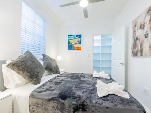 Miami Vacation Rental Lakefront 6-Bedroom Home with Pool & Terrace