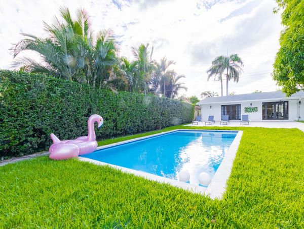 Miami Vacation Rental Lakefront 6-Bedroom Home with Pool & Terrace