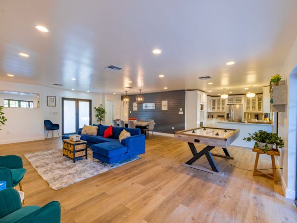 Miami Vacation Rental Lakefront 6-Bedroom Home with Pool & Terrace